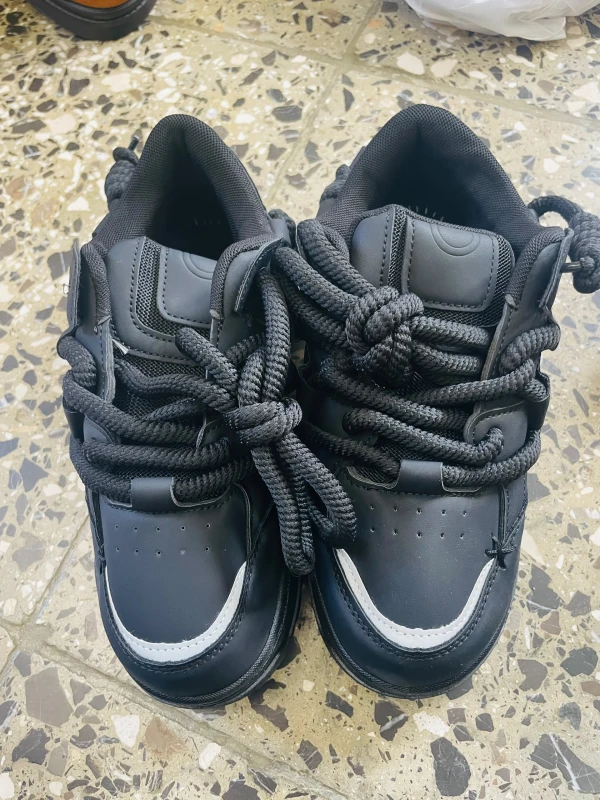 Tenis de cordon gordo negros's foto | 🛍️D’coDum & Luminarias🛍️ |  BizneCubano