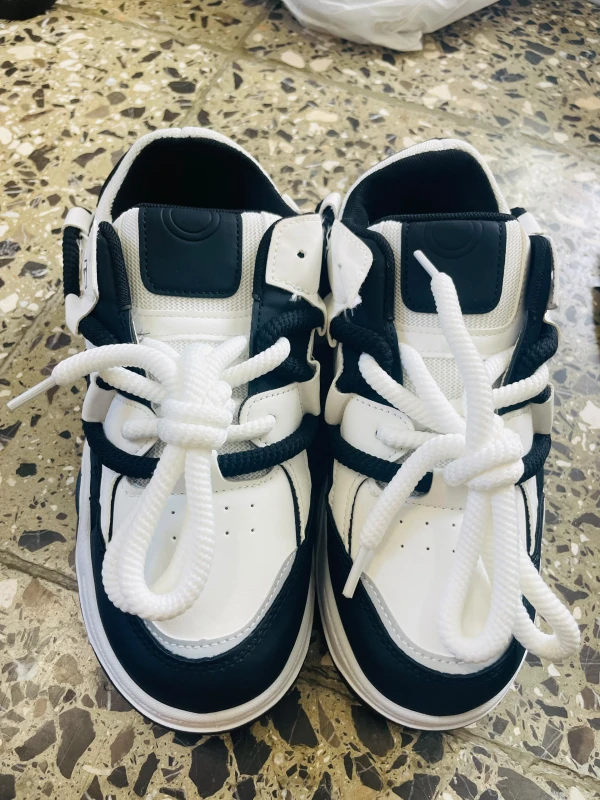 Tenis de cordones gordos blancos y negros's foto | 🛍️D’coDum & Luminarias🛍️ |  BizneCubano