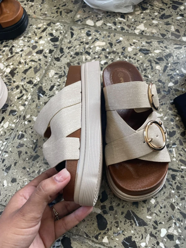 Sandalias beige altas's foto | 🛍️D’coDum & Luminarias🛍️ |  BizneCubano