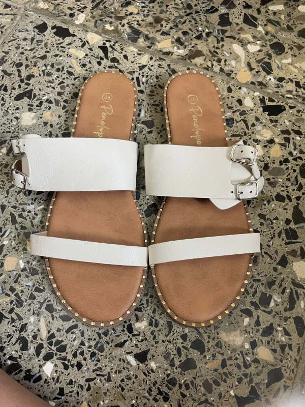Sandalias de 2 hebillas blancas's foto | 🛍️D’coDum & Luminarias🛍️ |  BizneCubano